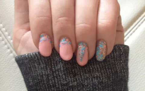 Odrosty na paznokciach? 15-minutowy ratunek i trwały manicure!