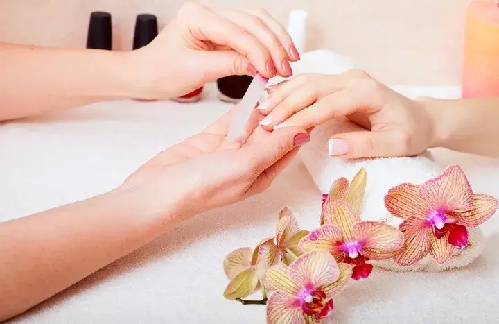 Manicure japoński: Ile się trzyma? Połysk i odżywienie na dłużej